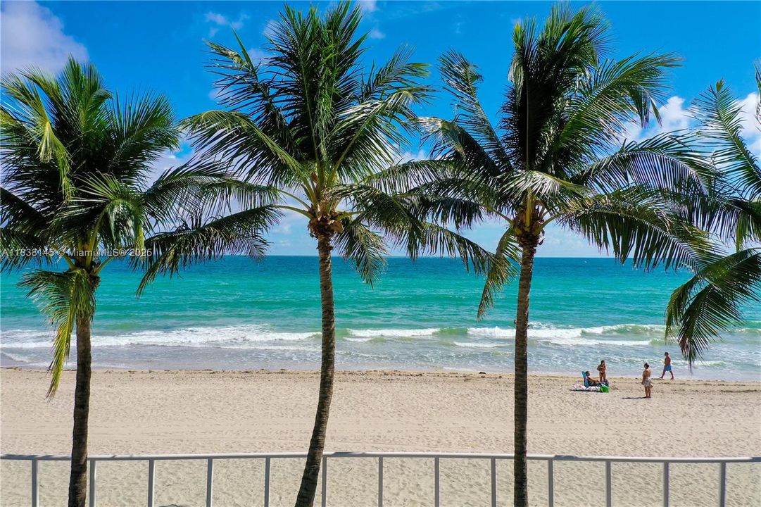 Active With Contract: $3,300 (2 beds, 2 baths, 1208 Square Feet)