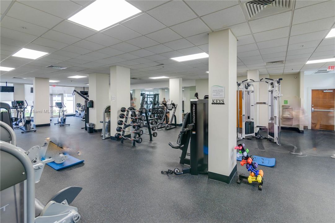 Active With Contract: $3,300 (2 beds, 2 baths, 1208 Square Feet)