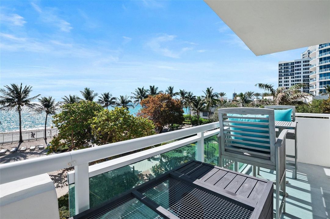 Active With Contract: $3,300 (2 beds, 2 baths, 1208 Square Feet)