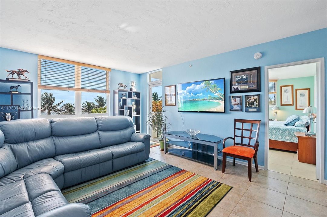 Active With Contract: $3,300 (2 beds, 2 baths, 1208 Square Feet)
