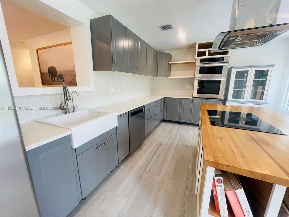 最近售出: $650,000 (3 贝兹, 2 浴室, 1395 平方英尺)