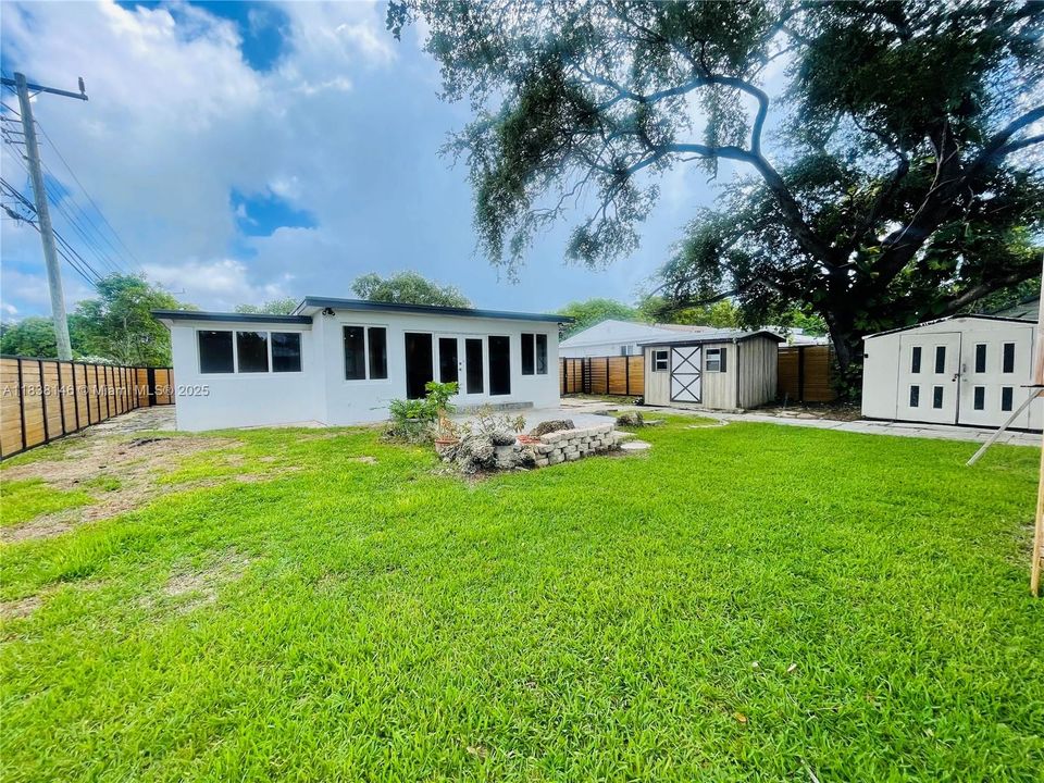 最近售出: $650,000 (3 贝兹, 2 浴室, 1395 平方英尺)