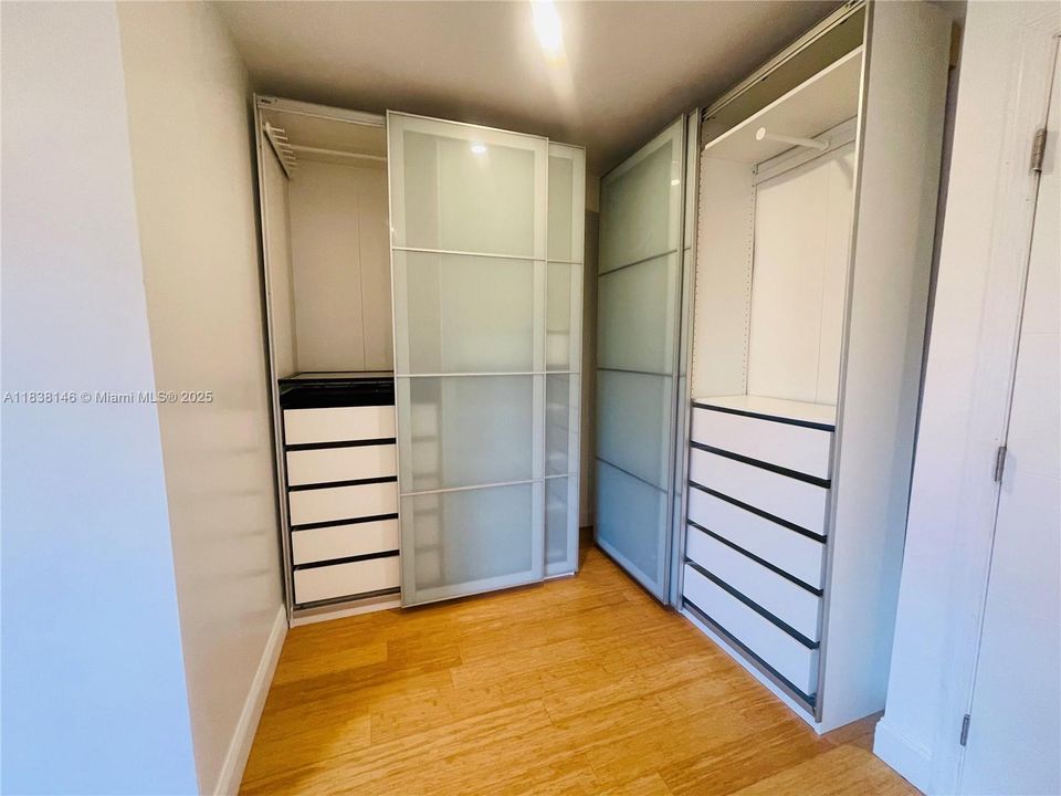 最近售出: $650,000 (3 贝兹, 2 浴室, 1395 平方英尺)