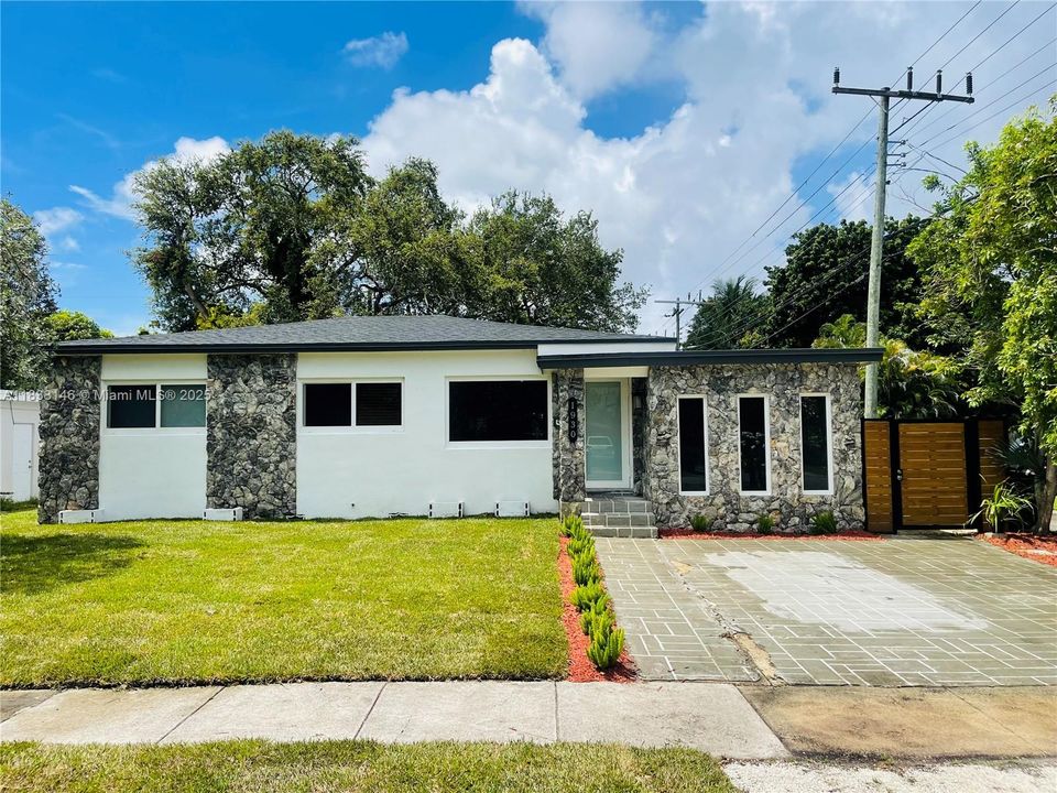 最近售出: $650,000 (3 贝兹, 2 浴室, 1395 平方英尺)