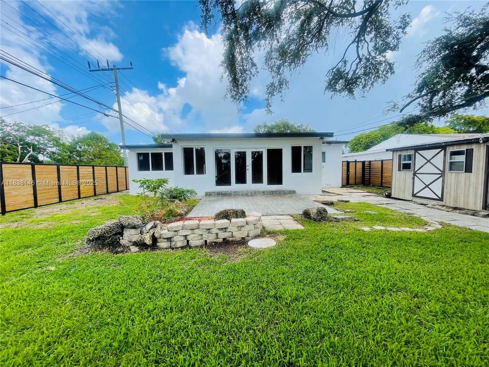 最近售出: $650,000 (3 贝兹, 2 浴室, 1395 平方英尺)