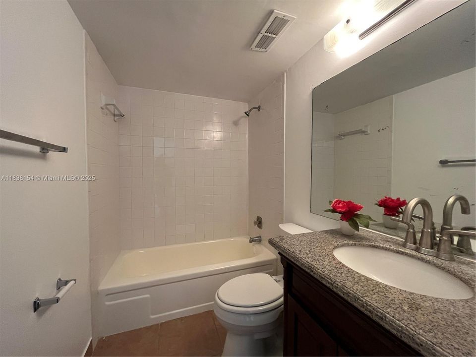 Active With Contract: $1,775 (2 beds, 2 baths, 1290 Square Feet)