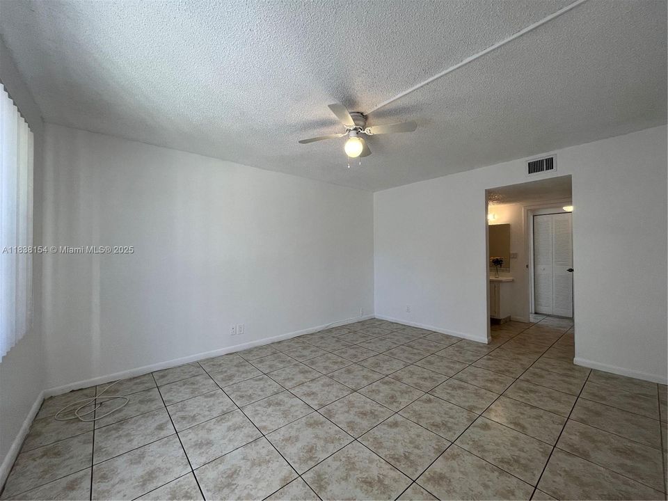 Active With Contract: $1,775 (2 beds, 2 baths, 1290 Square Feet)