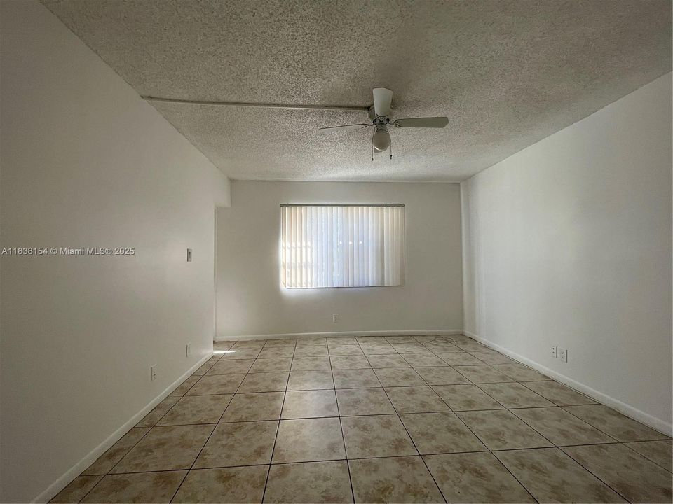 Active With Contract: $1,775 (2 beds, 2 baths, 1290 Square Feet)