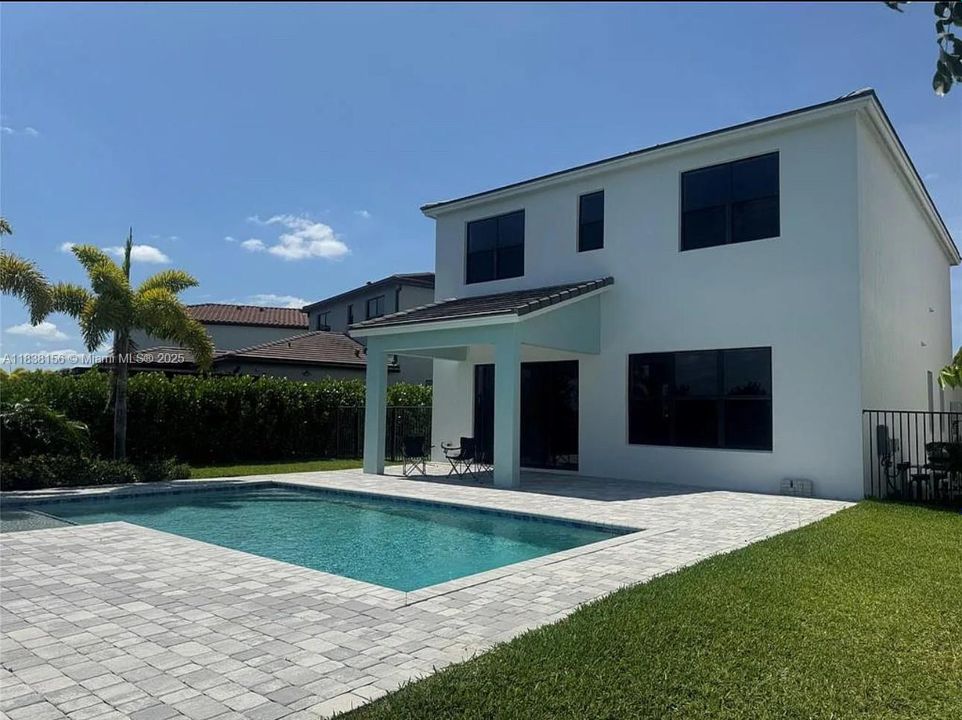 Recently Rented: $4,600 (4 beds, 3 baths, 2512 Square Feet)