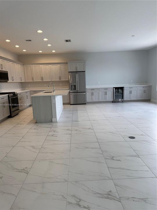 Recently Rented: $4,600 (4 beds, 3 baths, 2512 Square Feet)