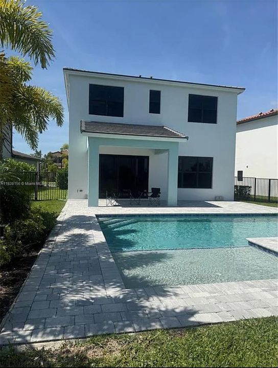 Recently Rented: $4,600 (4 beds, 3 baths, 2512 Square Feet)