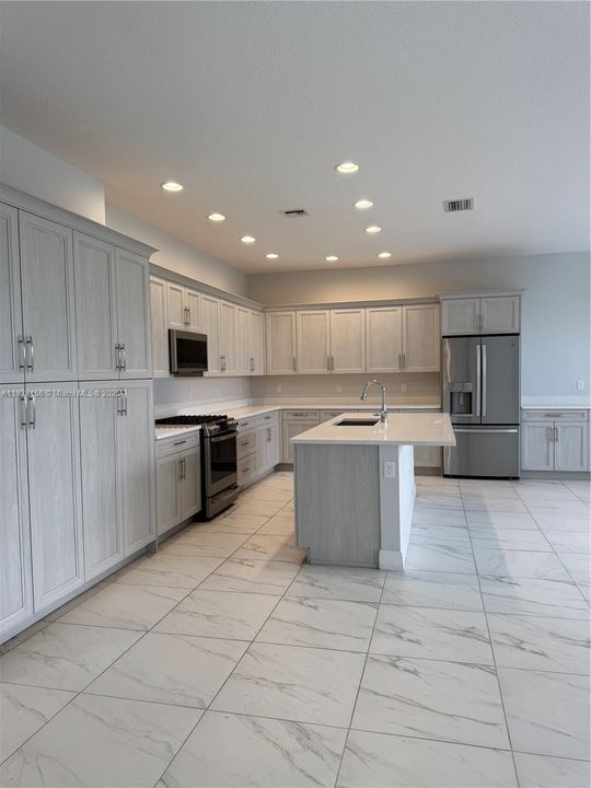 Recently Rented: $4,600 (4 beds, 3 baths, 2512 Square Feet)