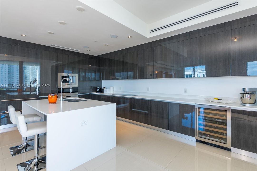 For Sale: $1,295,000 (2 beds, 2 baths, 2103 Square Feet)