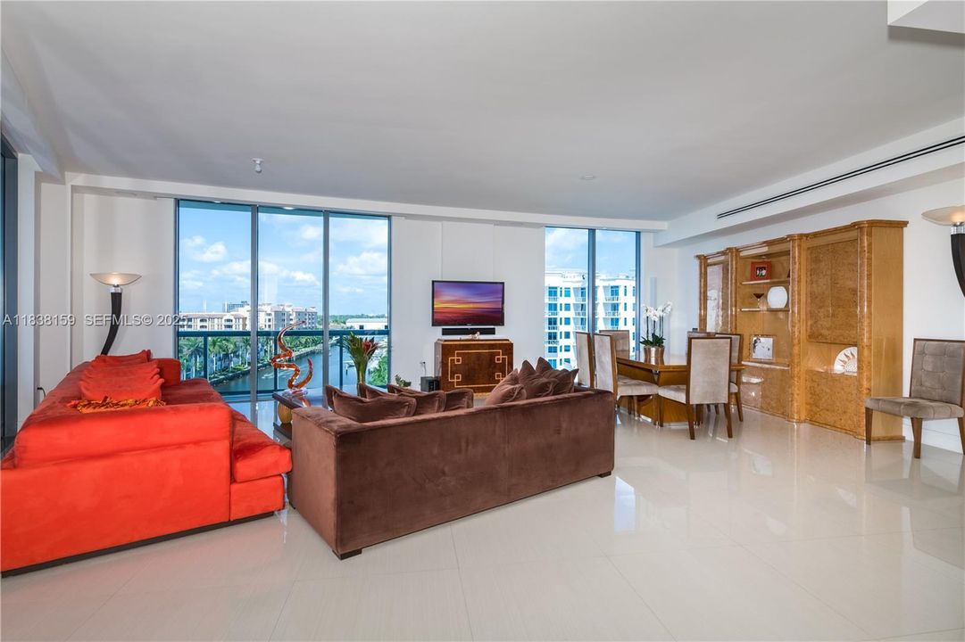 For Sale: $1,295,000 (2 beds, 2 baths, 2103 Square Feet)