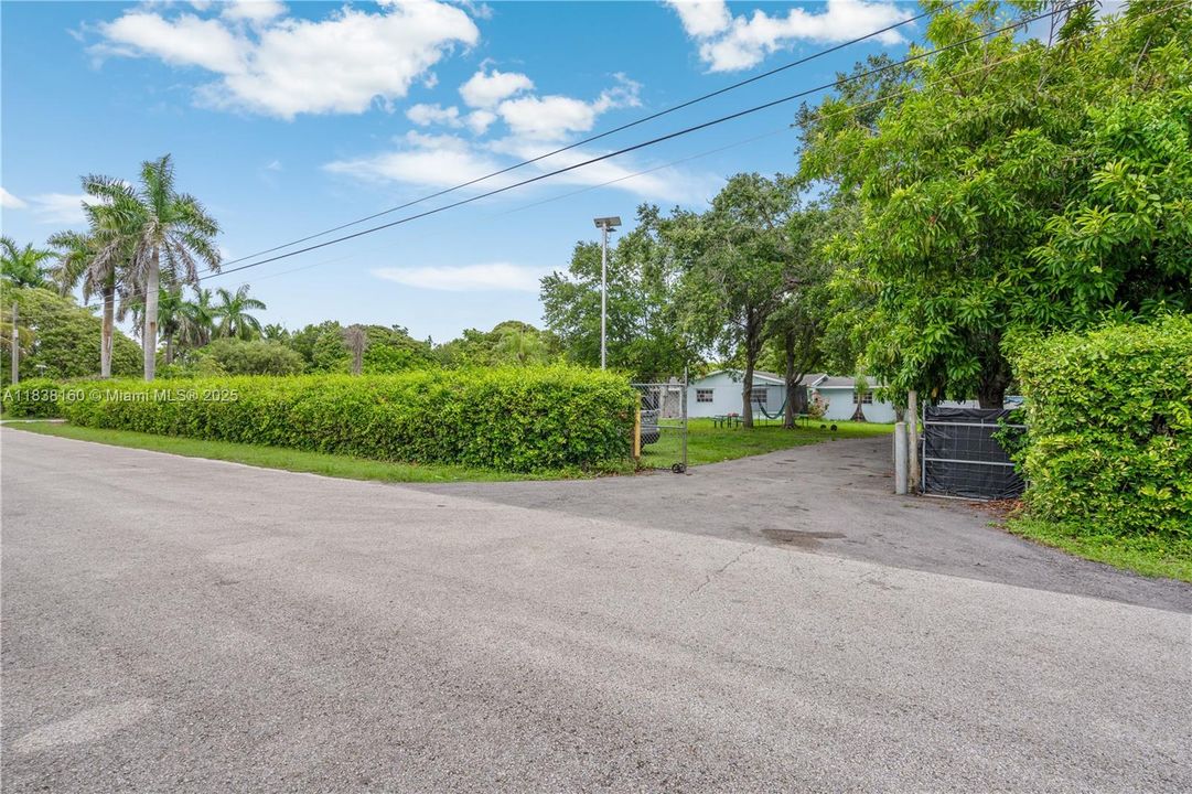 待售: $899,900 (3 贝兹, 2 浴室, 2407 平方英尺)