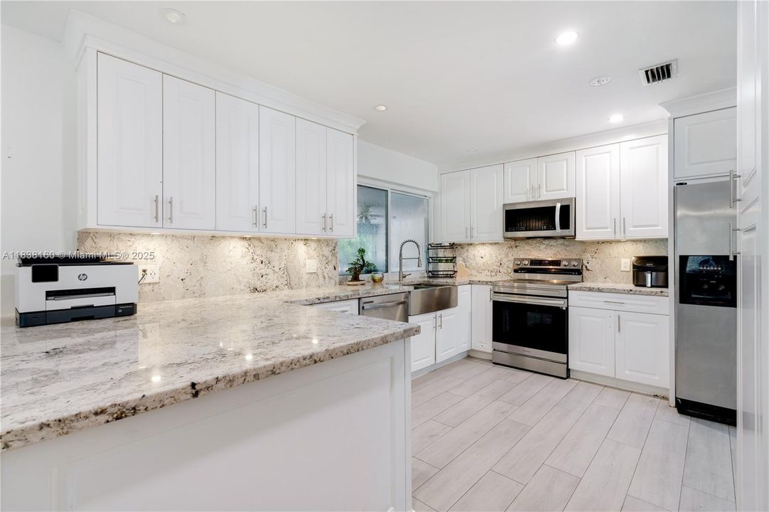 待售: $899,900 (3 贝兹, 2 浴室, 2407 平方英尺)