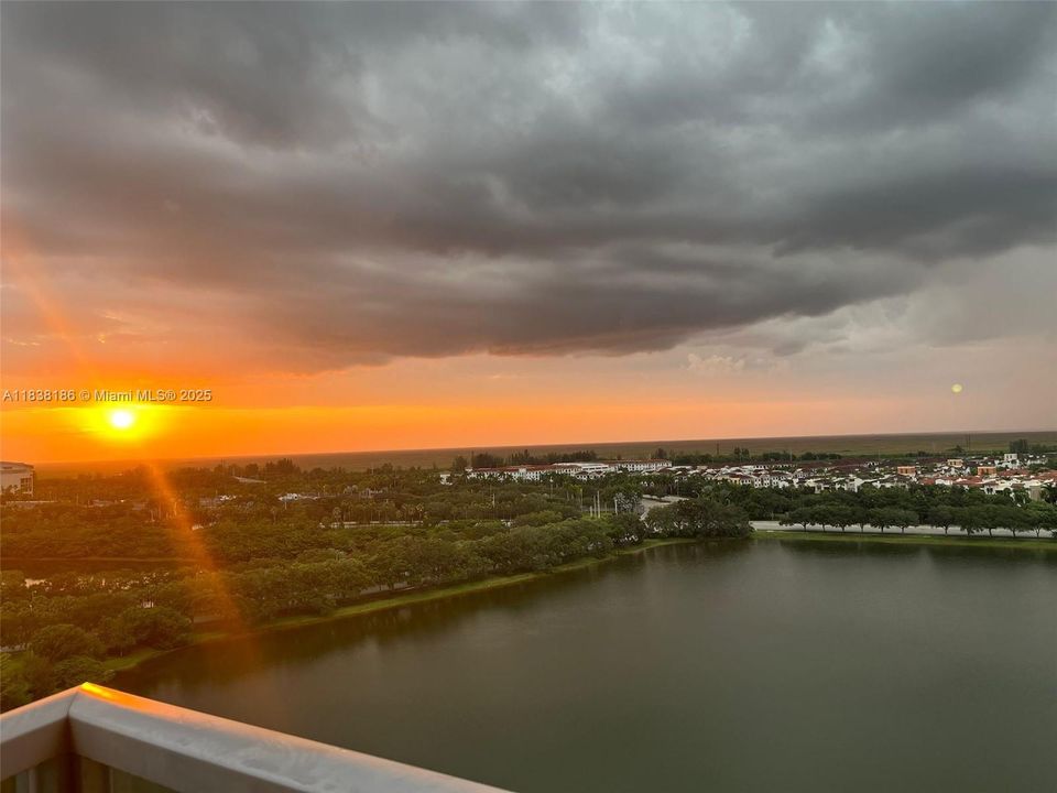 На продажу: $305,000 (1 спален, 2 ванн, 954 Квадратных фут)