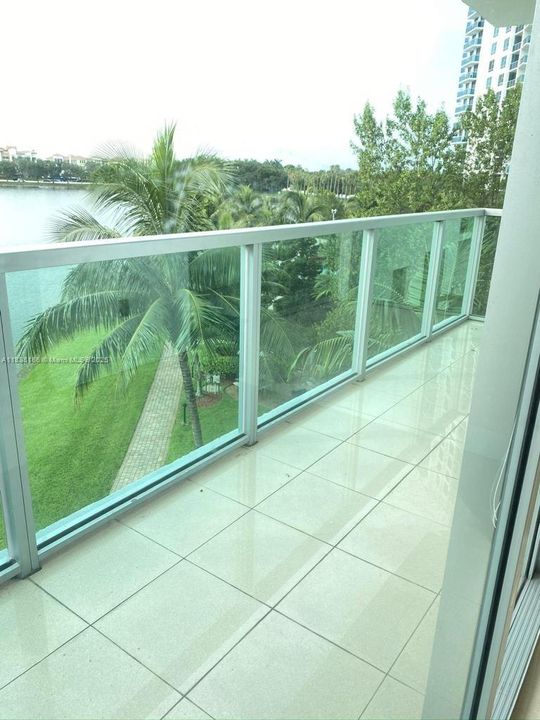 На продажу: $305,000 (1 спален, 2 ванн, 954 Квадратных фут)