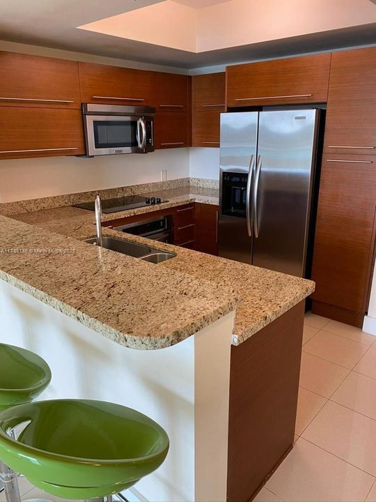 На продажу: $305,000 (1 спален, 2 ванн, 954 Квадратных фут)