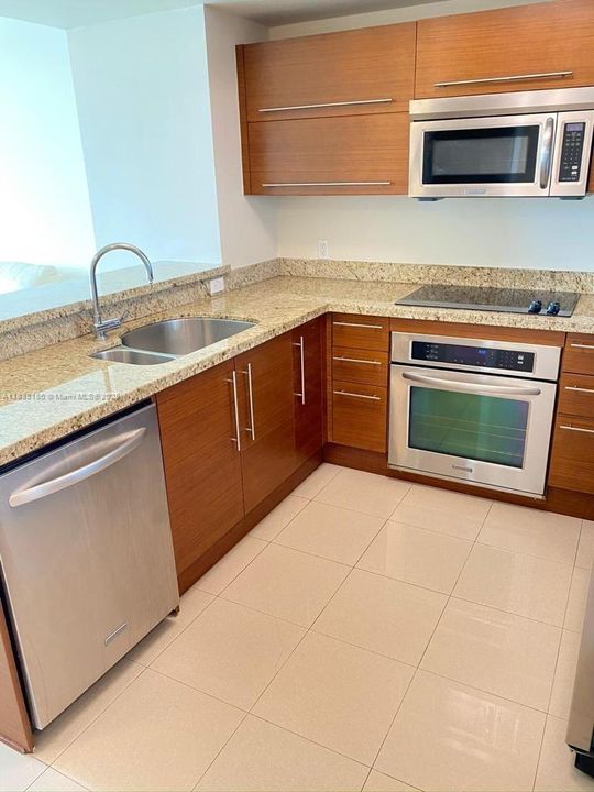 На продажу: $305,000 (1 спален, 2 ванн, 954 Квадратных фут)