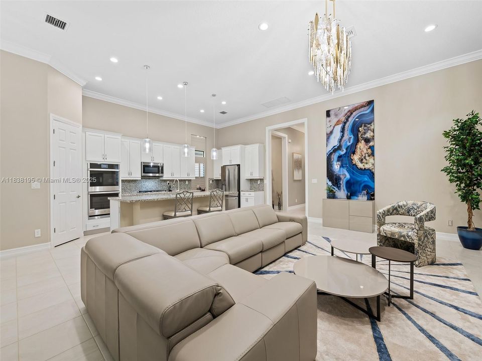 En Venta: $875,000 (3 camas, 3 baños, 2560 Pies cuadrados)