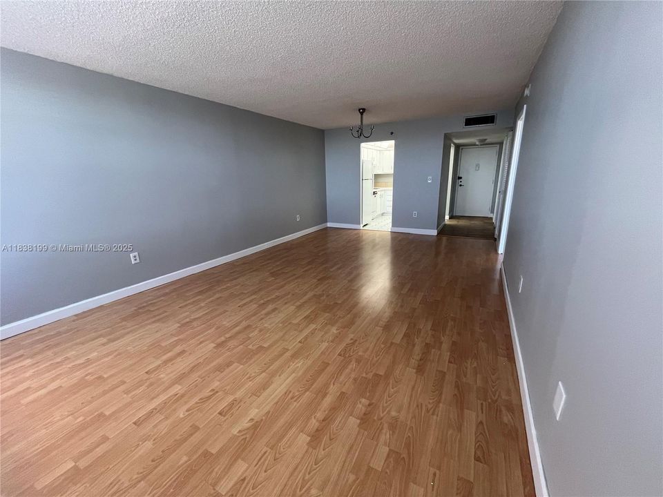 待售: $110,000 (1 贝兹, 1 浴室, 740 平方英尺)