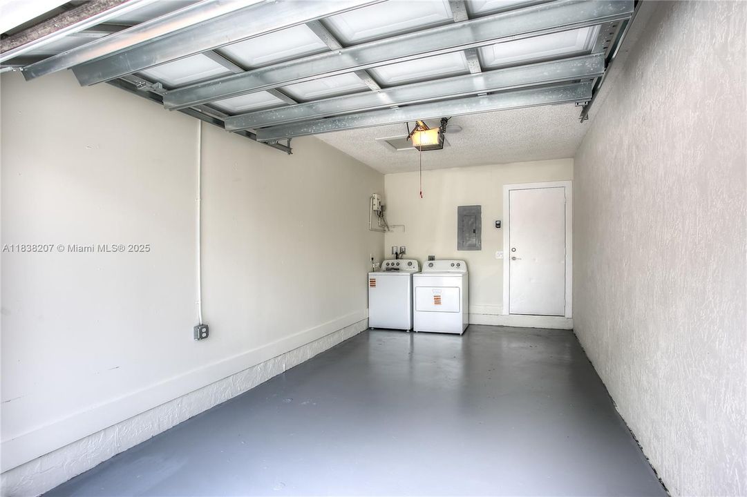 For Sale: $550,000 (3 beds, 2 baths, 1205 Square Feet)