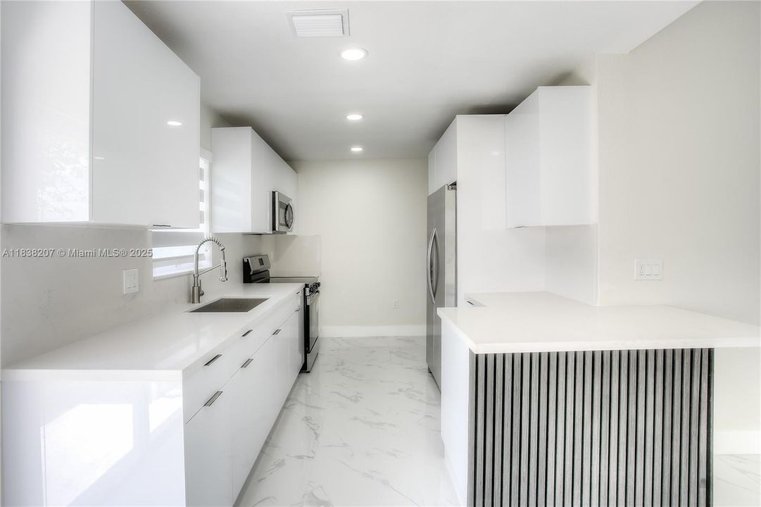 For Sale: $550,000 (3 beds, 2 baths, 1205 Square Feet)