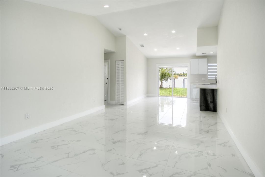 For Sale: $550,000 (3 beds, 2 baths, 1205 Square Feet)