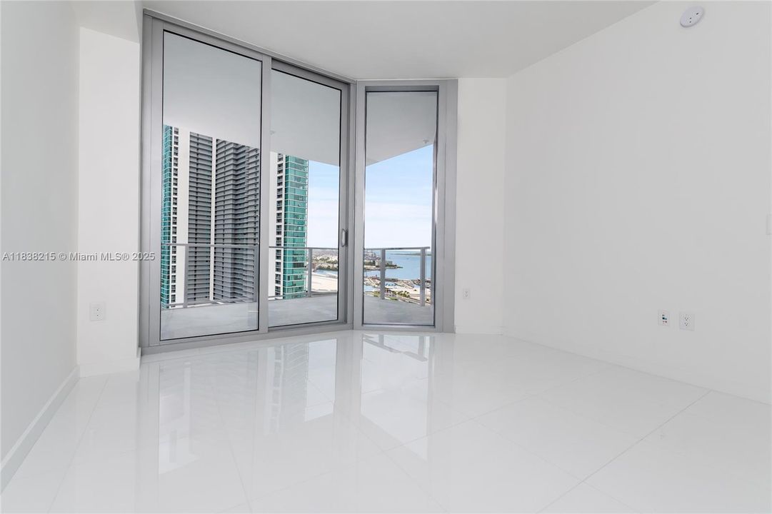 Recently Rented: $5,450 (1 beds, 2 baths, 1254 Square Feet)