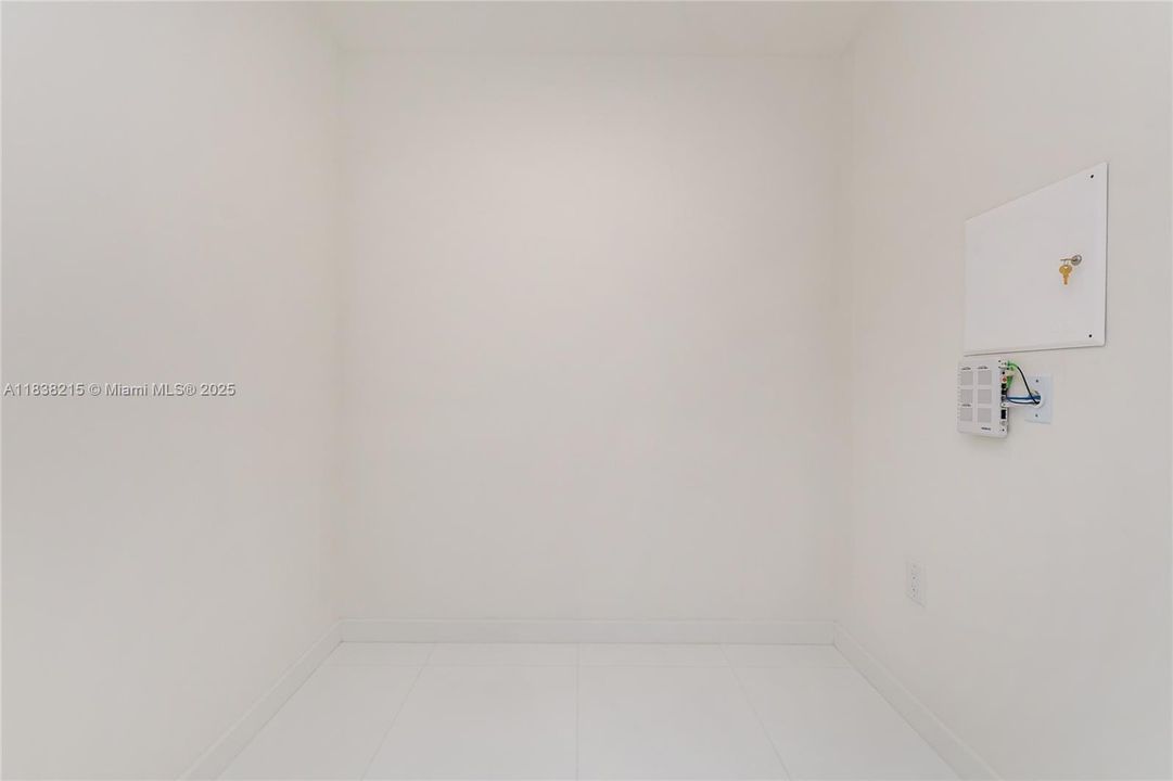 Recently Rented: $5,450 (1 beds, 2 baths, 1254 Square Feet)