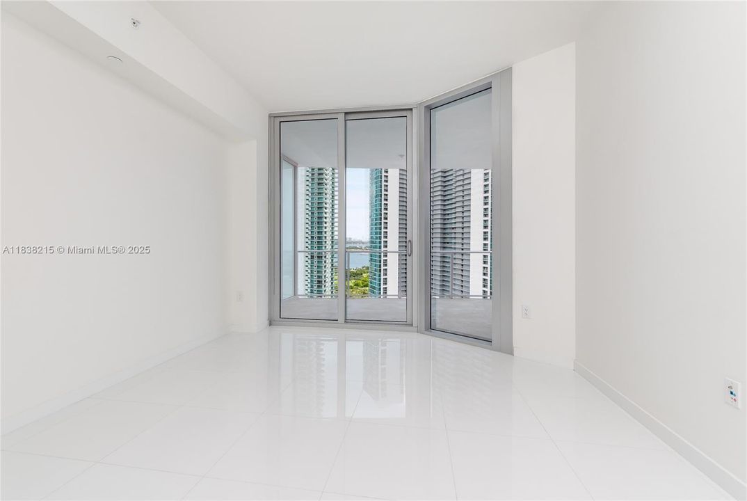 Recently Rented: $5,450 (1 beds, 2 baths, 1254 Square Feet)