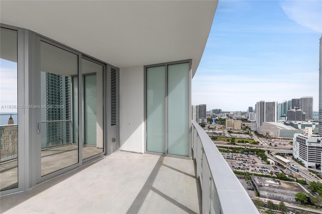 Recently Rented: $5,450 (1 beds, 2 baths, 1254 Square Feet)