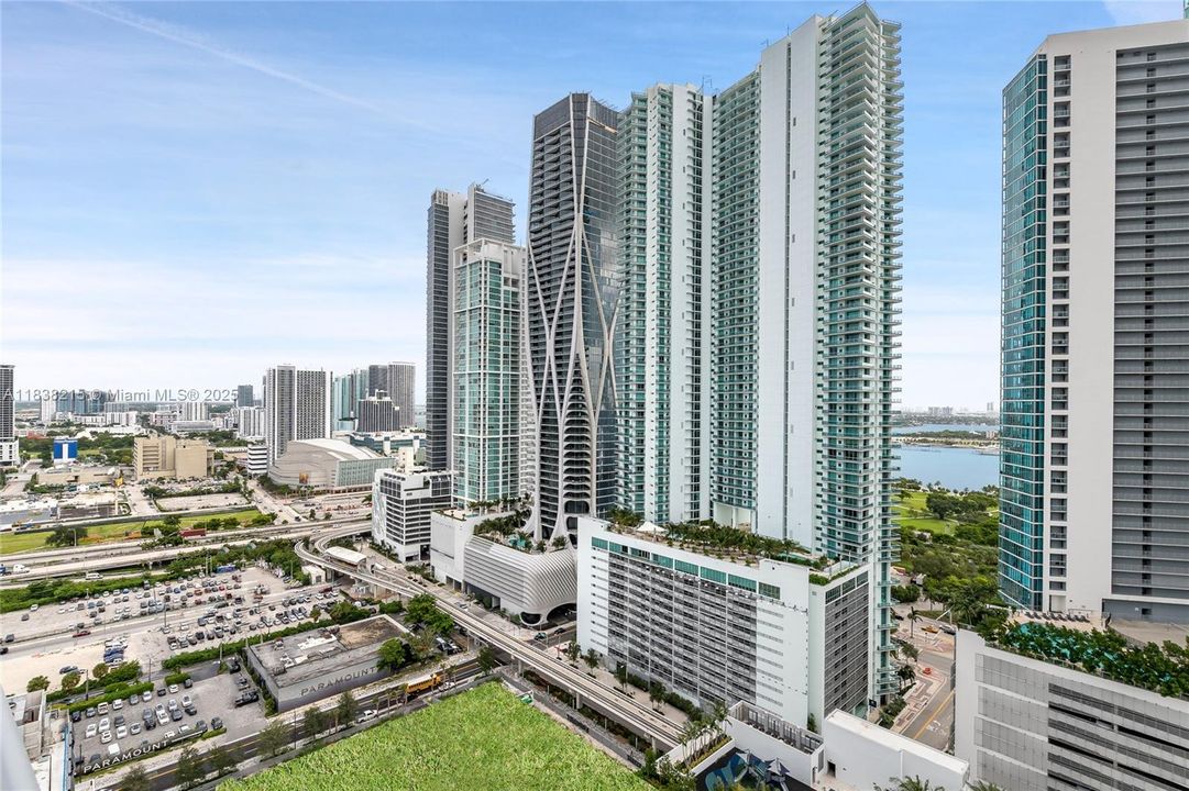 Recently Rented: $5,450 (1 beds, 2 baths, 1254 Square Feet)