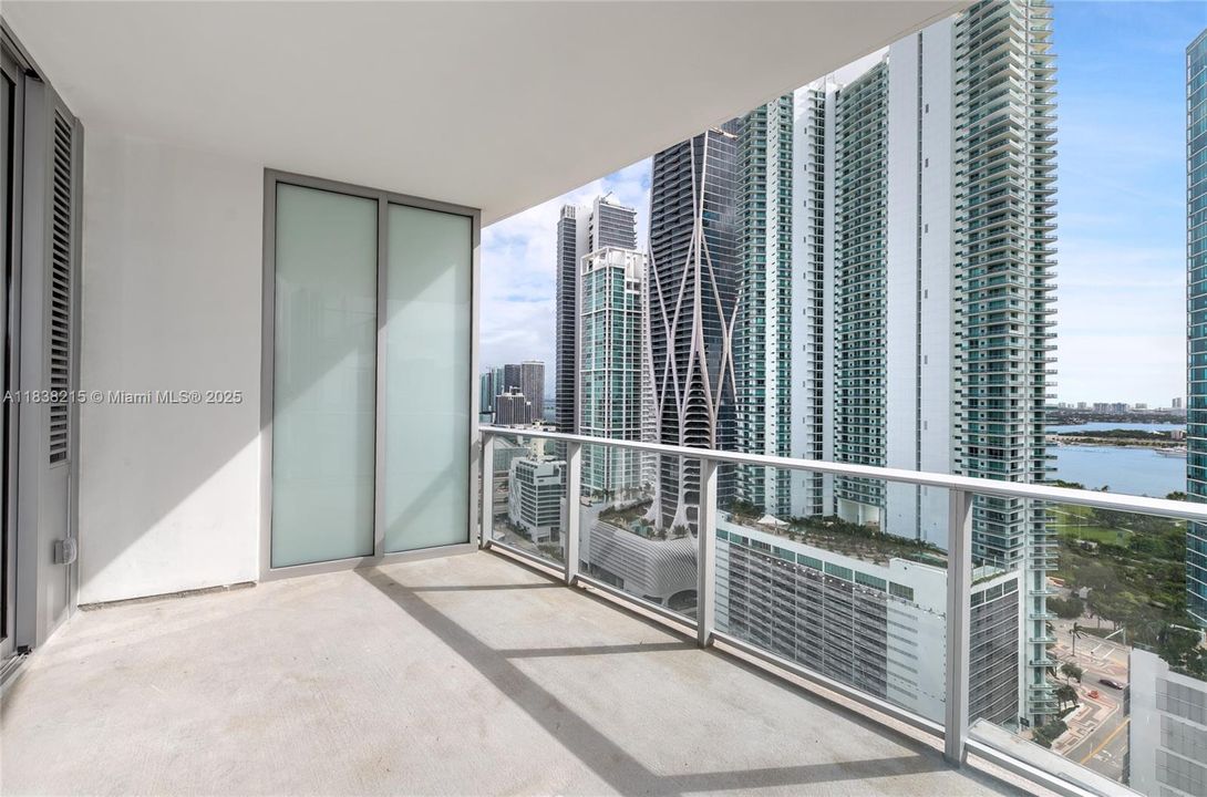 Recently Rented: $5,450 (1 beds, 2 baths, 1254 Square Feet)