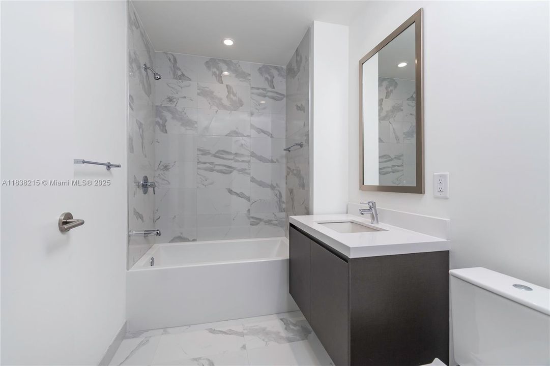 Recently Rented: $5,450 (1 beds, 2 baths, 1254 Square Feet)