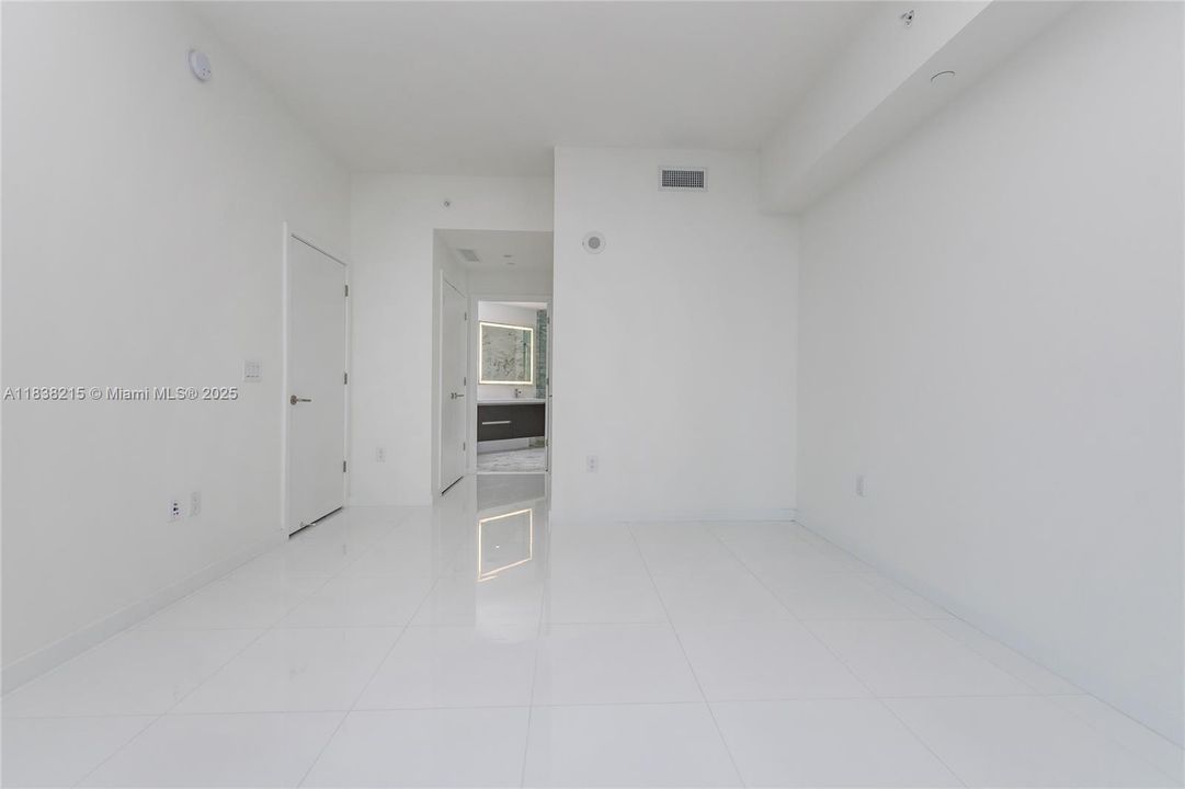 Recently Rented: $5,450 (1 beds, 2 baths, 1254 Square Feet)