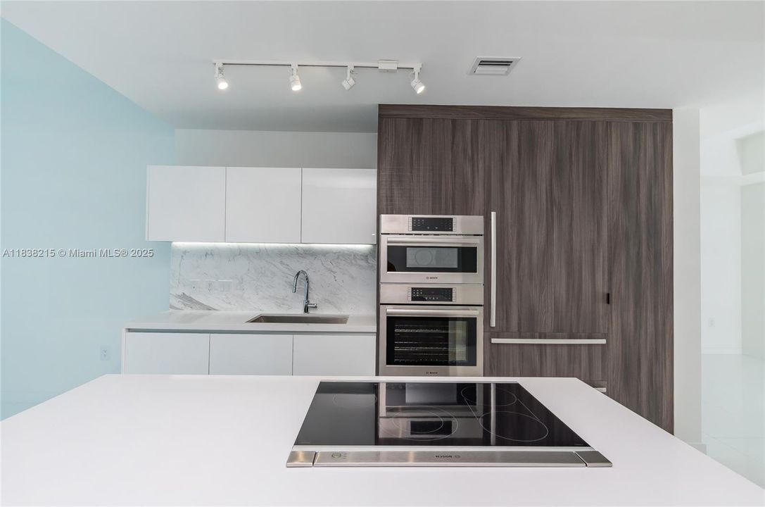 Recently Rented: $5,450 (1 beds, 2 baths, 1254 Square Feet)