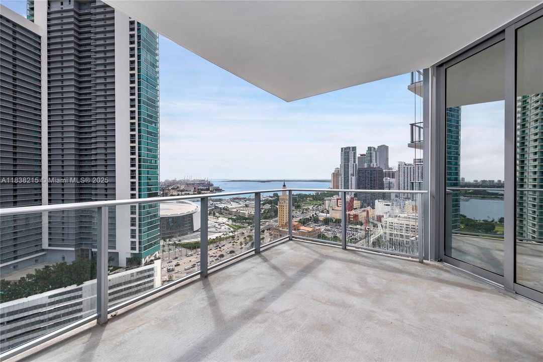 Recently Rented: $5,450 (1 beds, 2 baths, 1254 Square Feet)