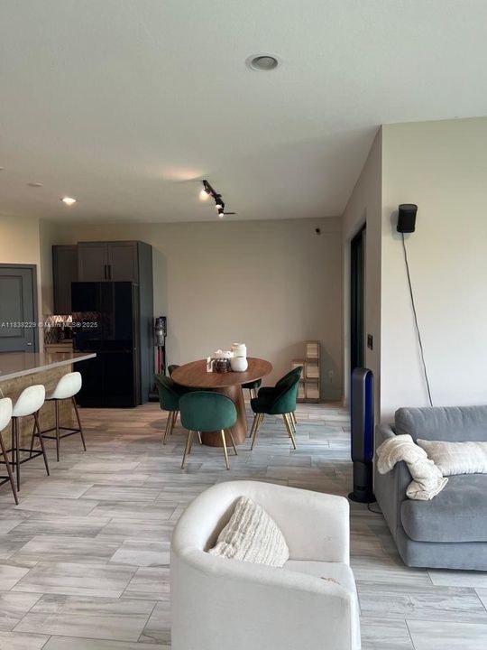 待售: $650,000 (3 贝兹, 2 浴室, 2317 平方英尺)