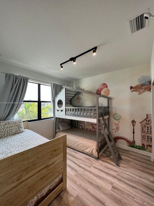 待售: $650,000 (3 贝兹, 2 浴室, 2317 平方英尺)