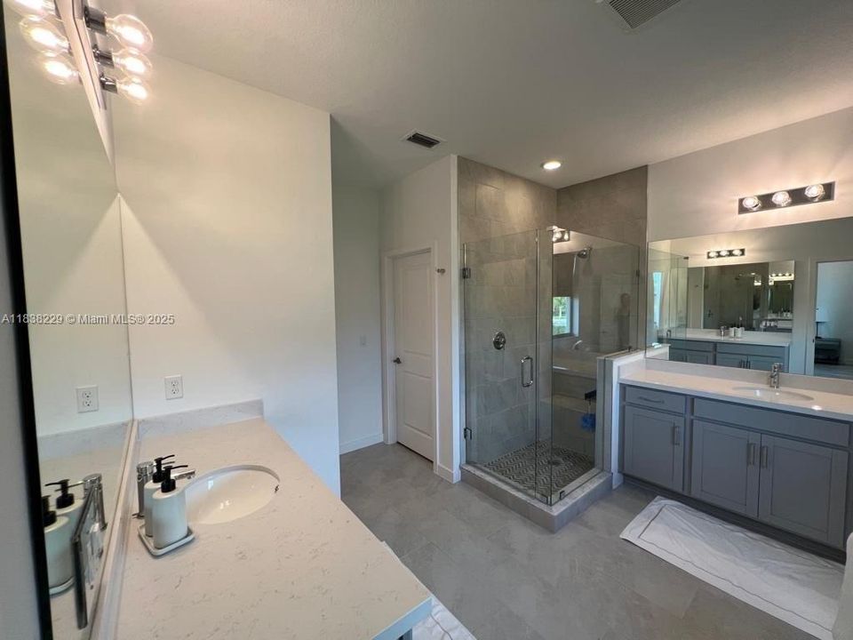 待售: $650,000 (3 贝兹, 2 浴室, 2317 平方英尺)