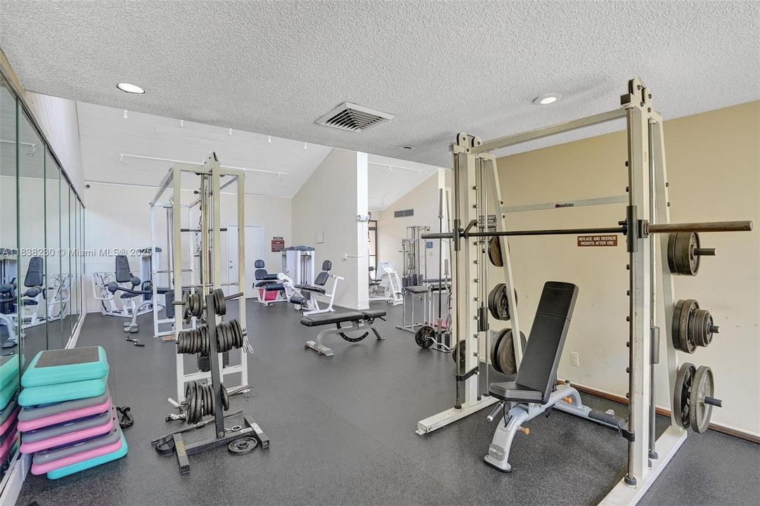 Activo con contrato: $249,000 (2 camas, 2 baños, 1222 Pies cuadrados)