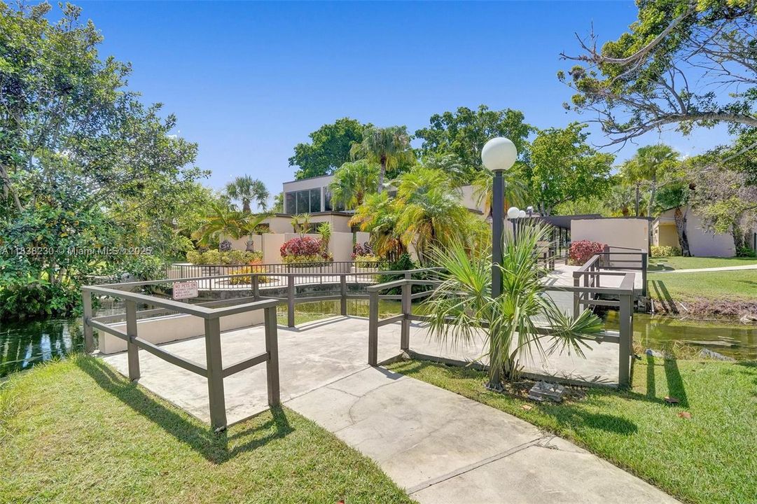 Activo con contrato: $249,000 (2 camas, 2 baños, 1222 Pies cuadrados)