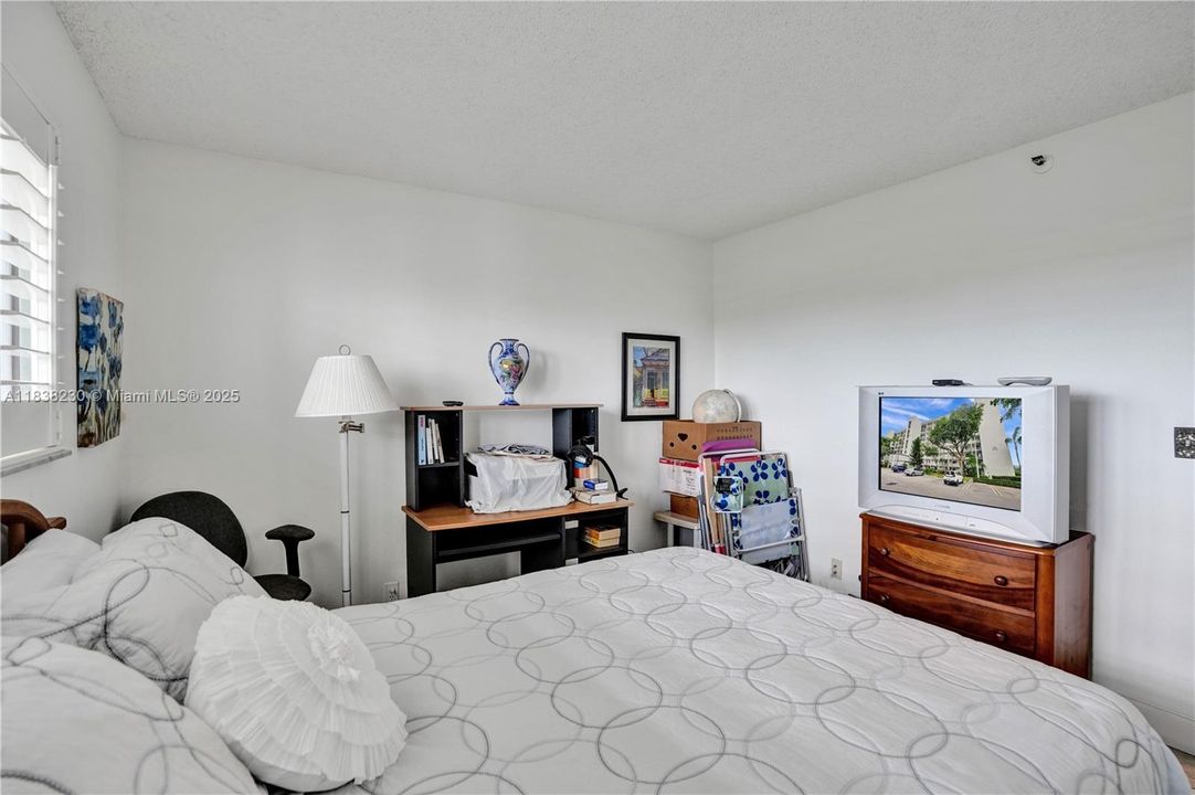 Activo con contrato: $249,000 (2 camas, 2 baños, 1222 Pies cuadrados)