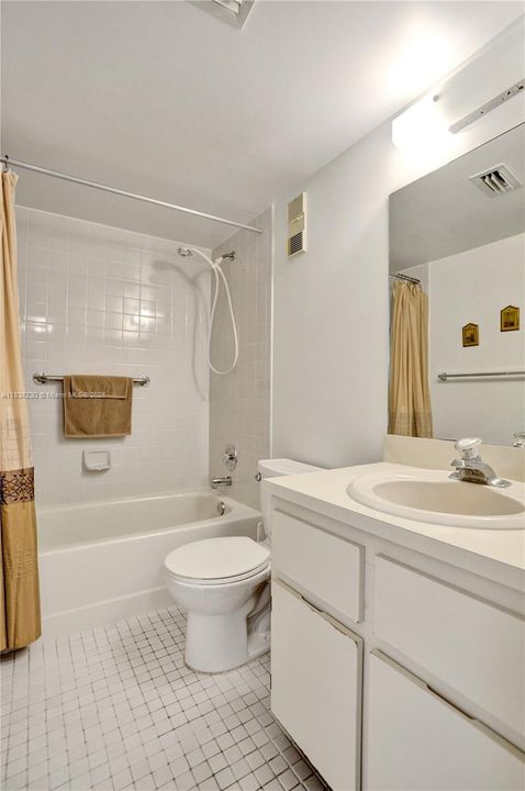 Activo con contrato: $249,000 (2 camas, 2 baños, 1222 Pies cuadrados)