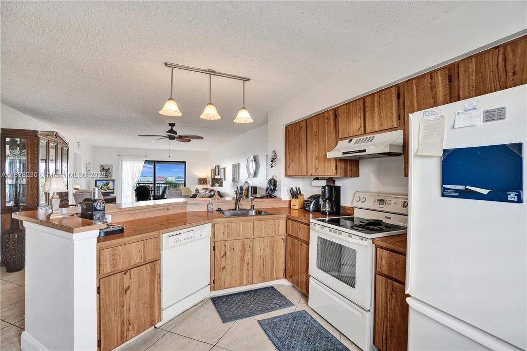 Activo con contrato: $249,000 (2 camas, 2 baños, 1222 Pies cuadrados)