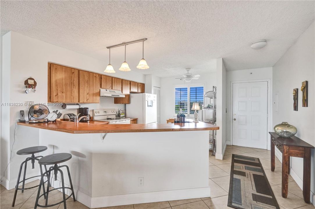 Activo con contrato: $249,000 (2 camas, 2 baños, 1222 Pies cuadrados)