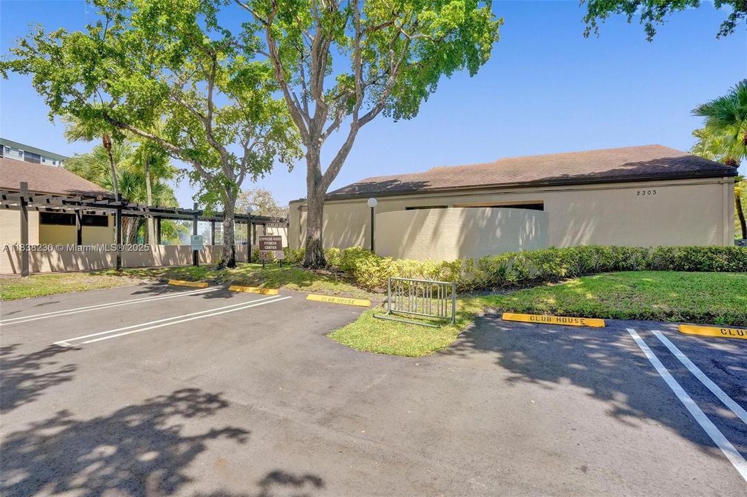 Activo con contrato: $249,000 (2 camas, 2 baños, 1222 Pies cuadrados)