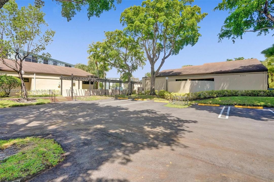 Activo con contrato: $249,000 (2 camas, 2 baños, 1222 Pies cuadrados)